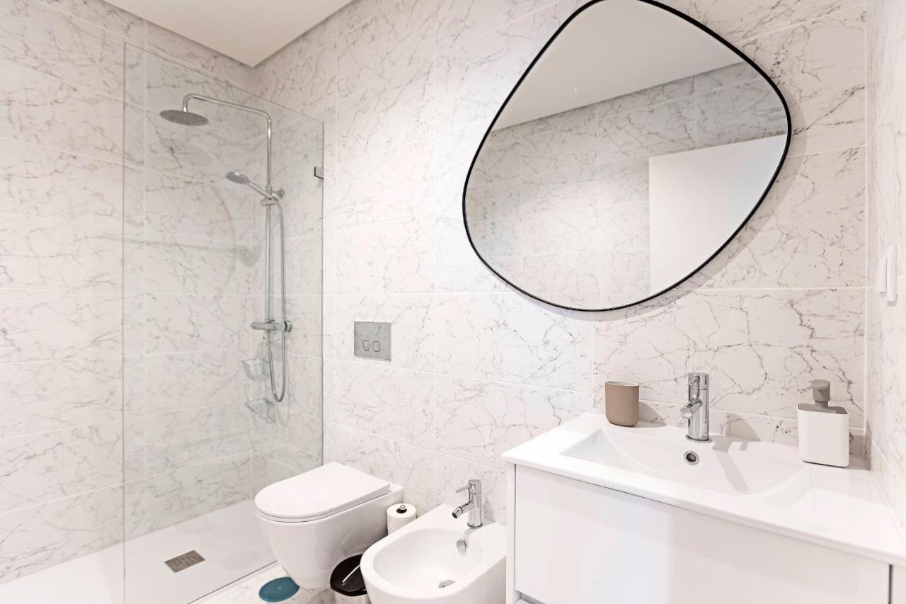 Brand New 1Bd Apart. W/Ac By Lovelystay Porto Ngoại thất bức ảnh